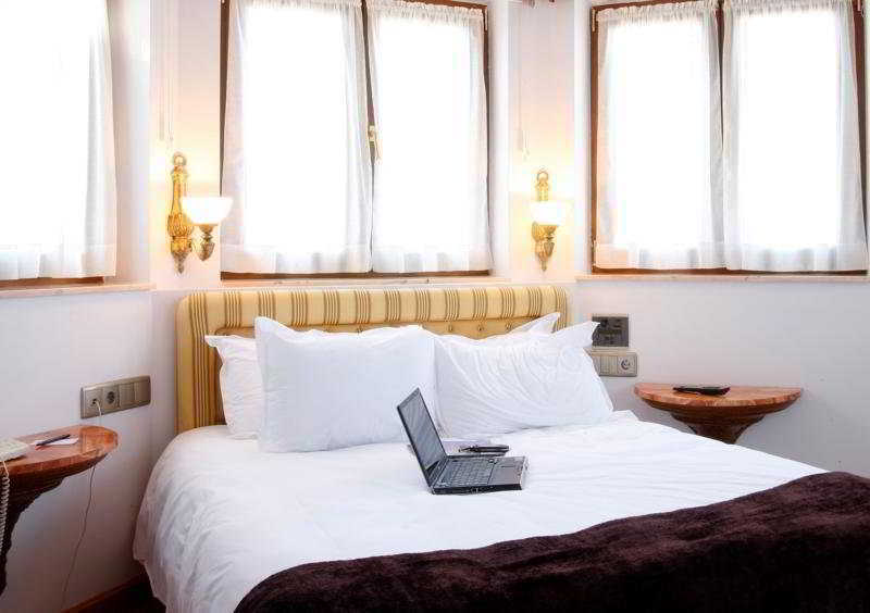 Ayre Hotel Alfonso II Ов'єдо Номер фото