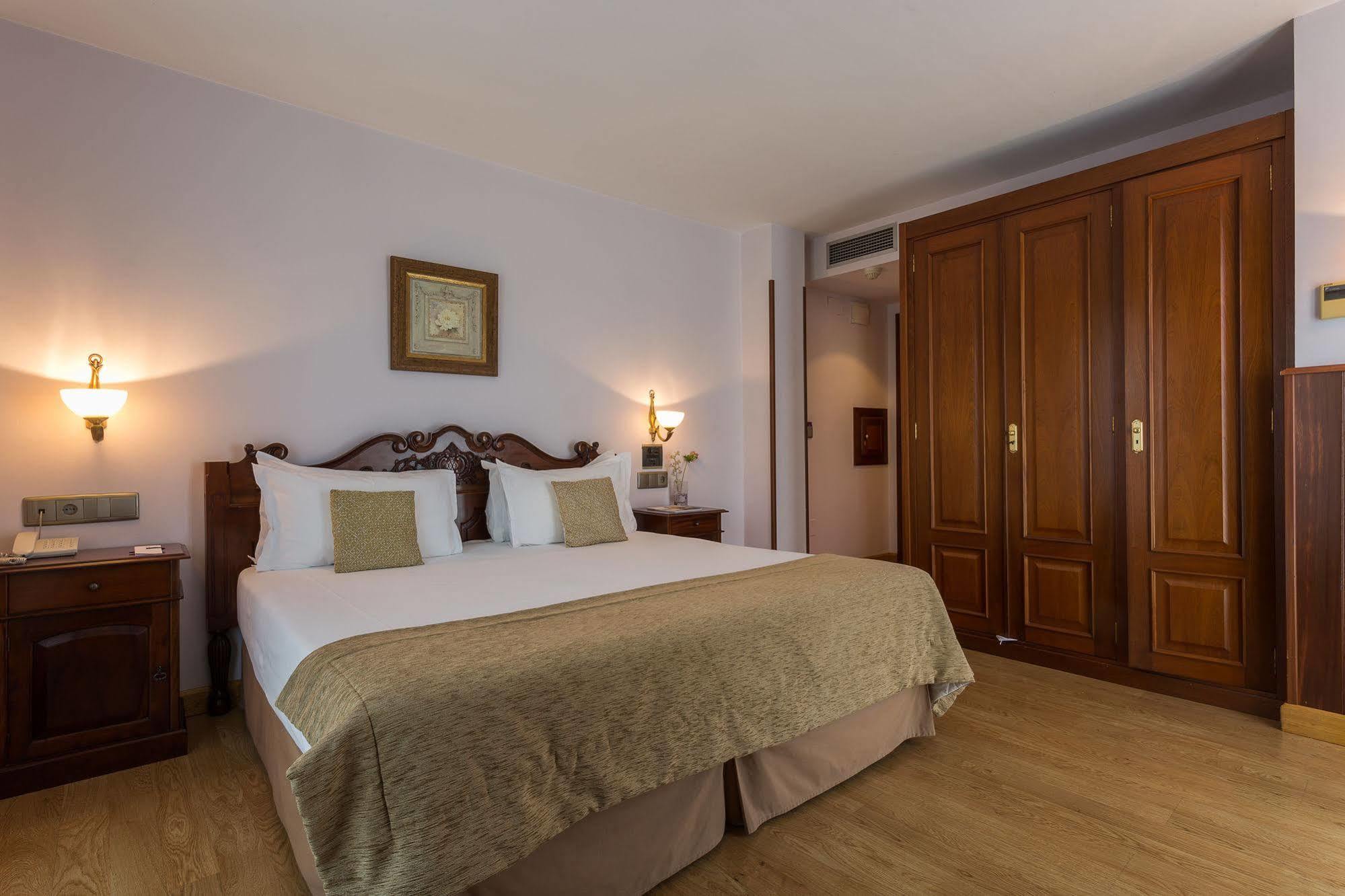Ayre Hotel Alfonso II Ов'єдо Екстер'єр фото