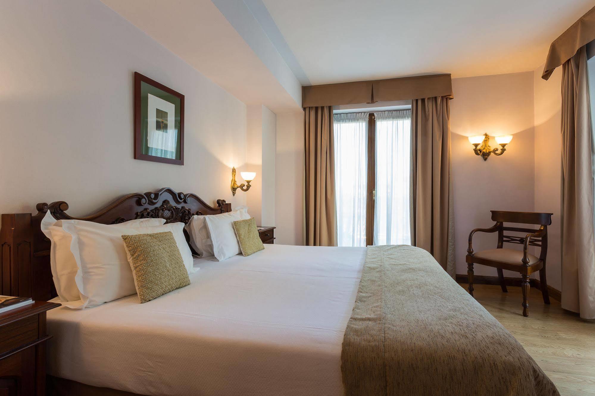 Ayre Hotel Alfonso II Ов'єдо Екстер'єр фото